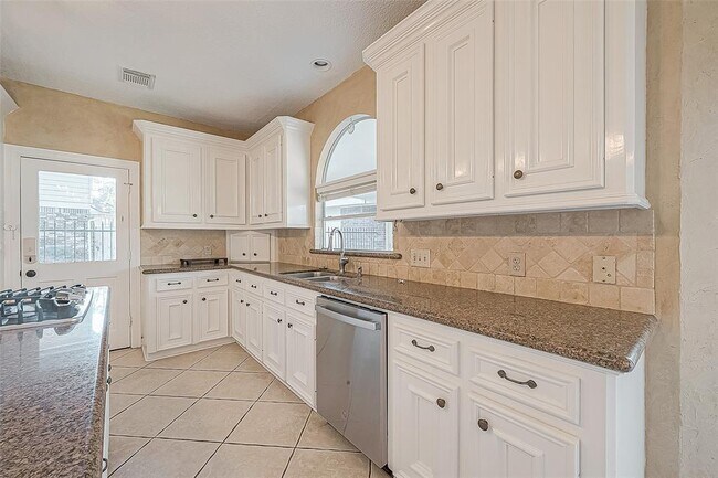 Building Photo - 13135 Finch Brook Dr