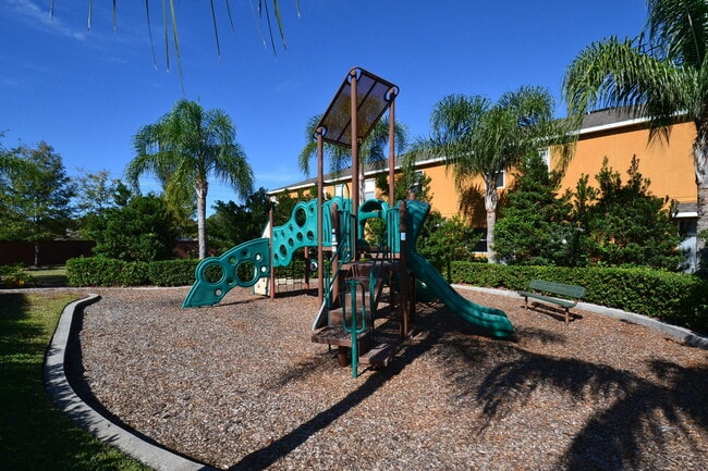 Building Photo - Large, End Unit 5B/3.5B Townhome - Gated Community, Heritage Commons