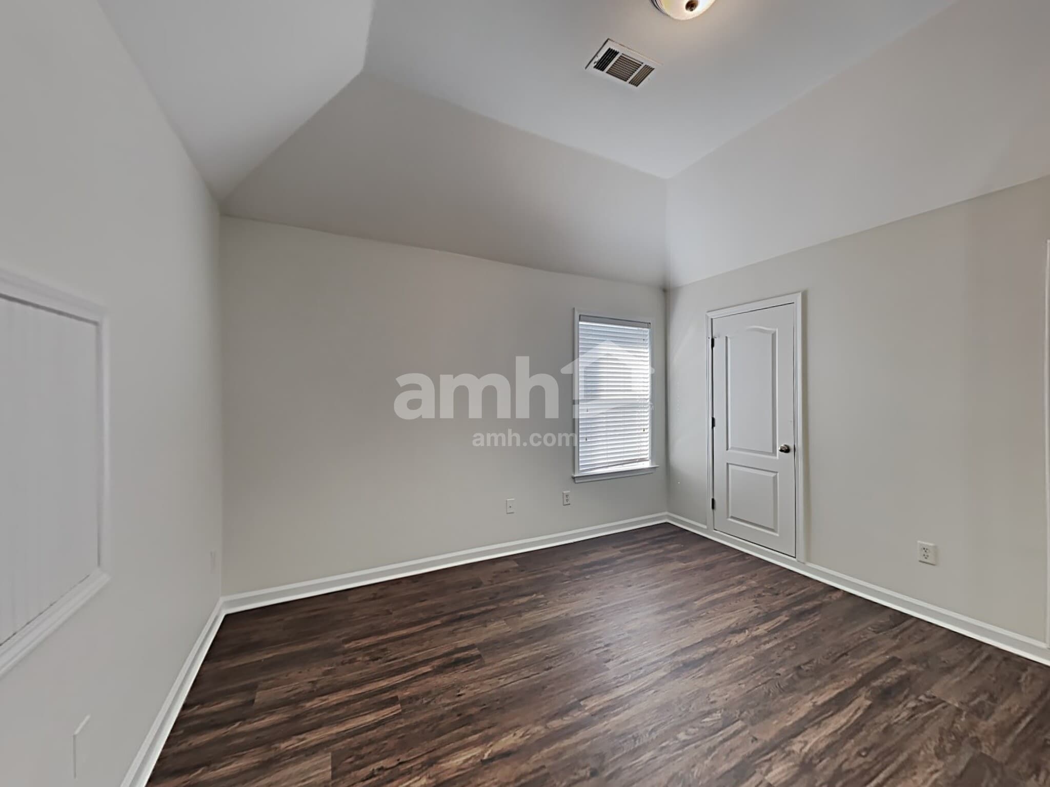 Building Photo - 9664 Woodland Creek Ln