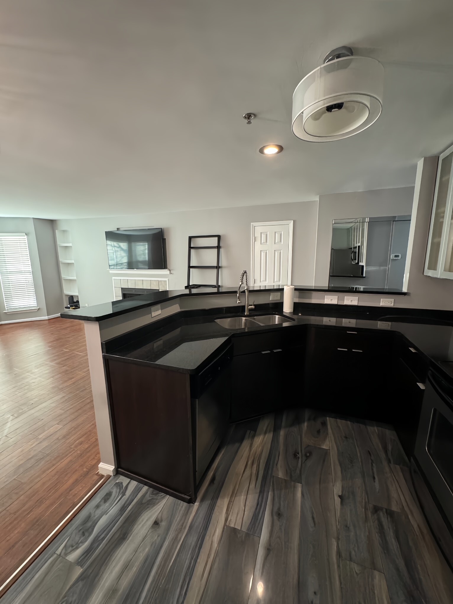 Building Photo - 513 N Graham St