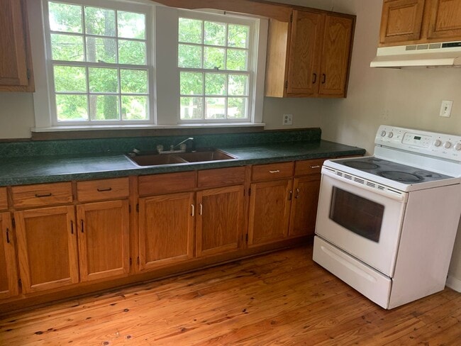 Building Photo - 3 Bedrooms, 1 Bathroom - Home in East Rome!