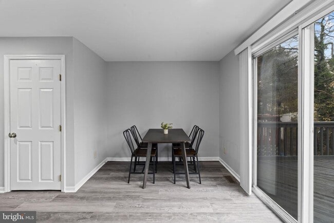 Building Photo - 70 Dorchester Cir