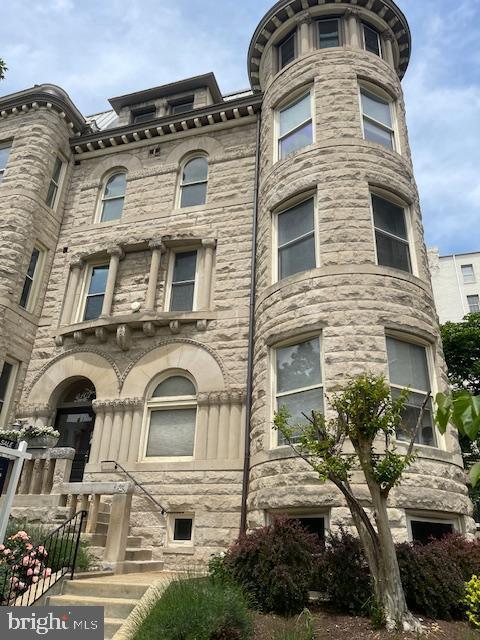 Building Photo - 2107 S St NW