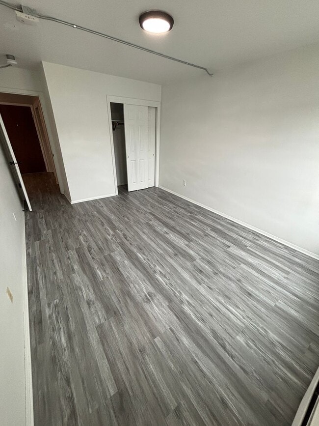 Building Photo - One bedroom/one bath apartment in Brown Deer