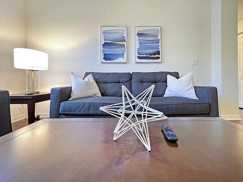 Building Photo - 9919 Montague St