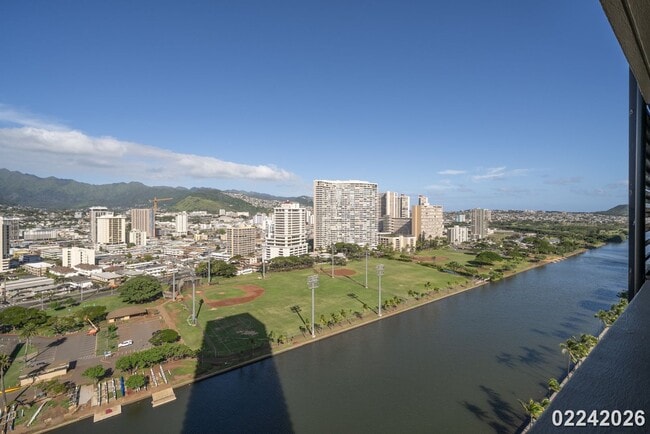Building Photo - Studio in Hawaiian Monarch