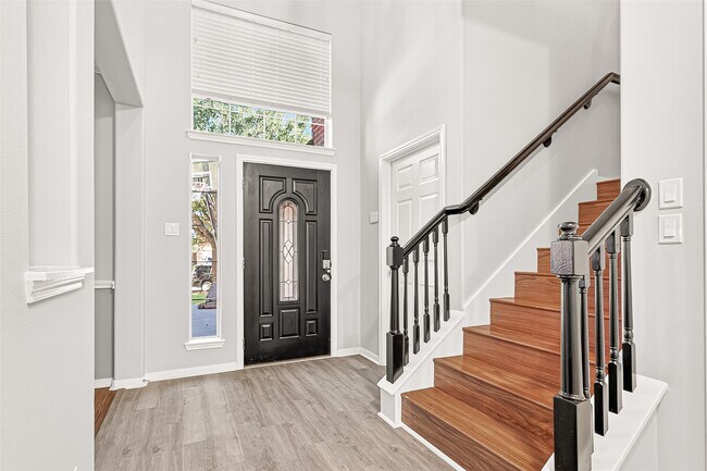 Building Photo - 1903 Amber Trail Ln