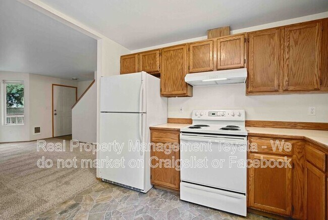 Building Photo - 2421 Bickford Ave