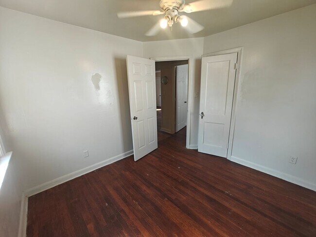 Building Photo - 2 bedroom home