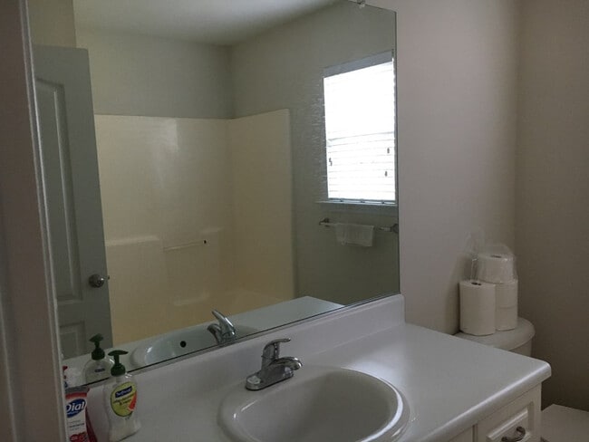 Building Photo - 109 Marigold Dr