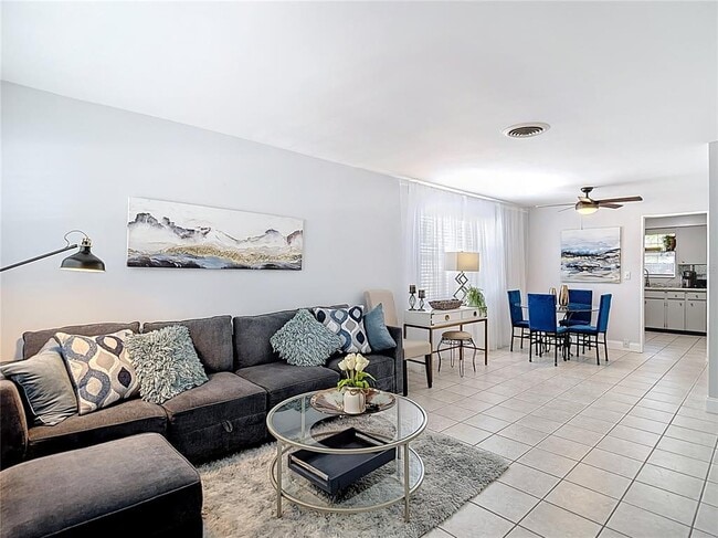 Building Photo - 220 Southeast Jefferson Cir N