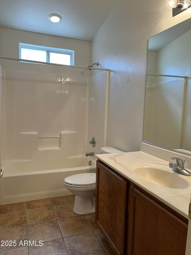 Building Photo - 4872 E Meadow Vista Dr