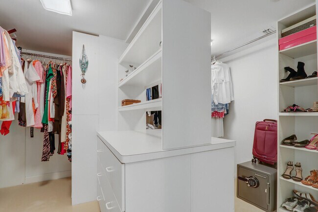 Building Photo - 4000 N Ocean Dr