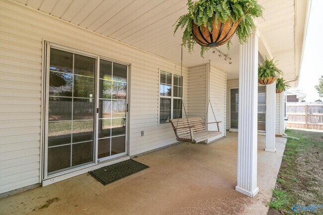 Building Photo - 114 Clover Ridge Dr