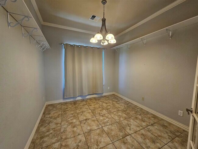 Building Photo - 6 NE Summerwood Dr