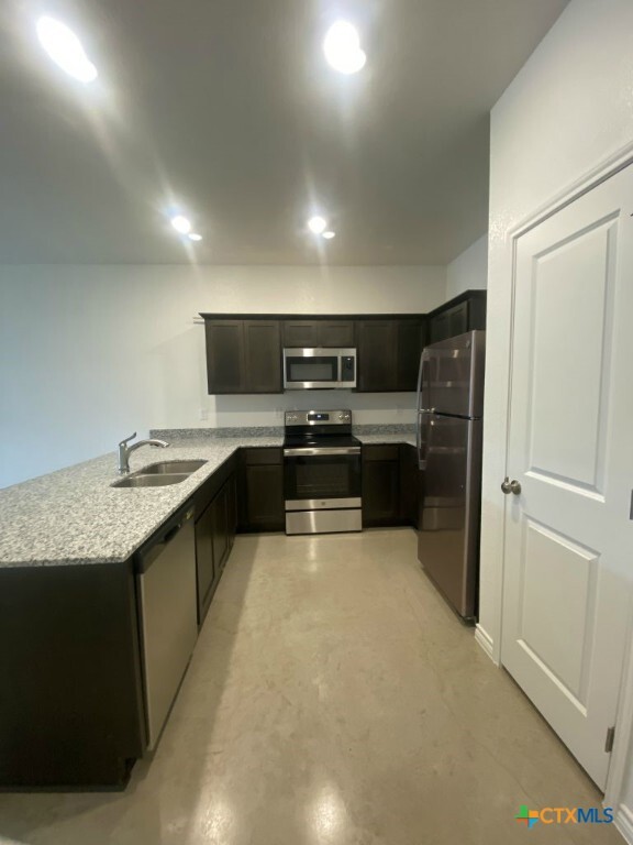 Building Photo - 1214 Lehmann Dr