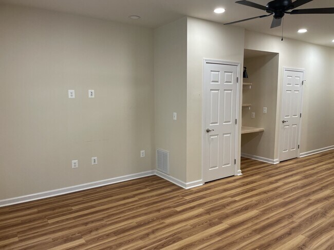 Building Photo - 1337 Wimbledon Way