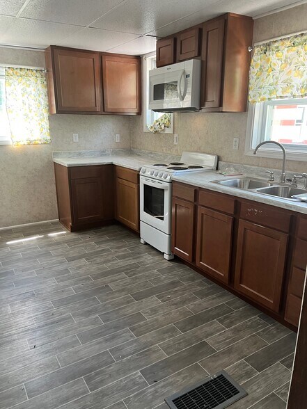 Primary Photo - 410 Hillview Plz