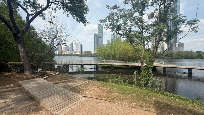 Building Photo - Gorgeous Condo nestled right on Lady Bird Lake!