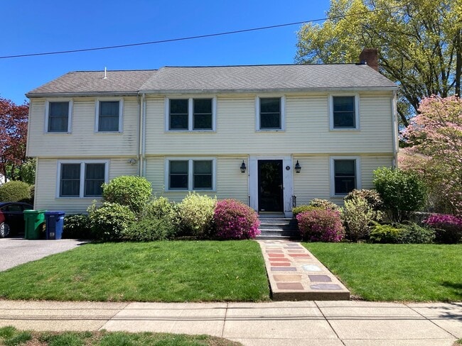 Building Photo - 67 Fessenden St