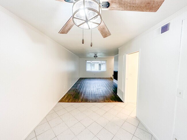 Building Photo - Townhome AVAILABLE NOW in Colton. 2 Bed / 2 Bath Floorplan  + Garage!