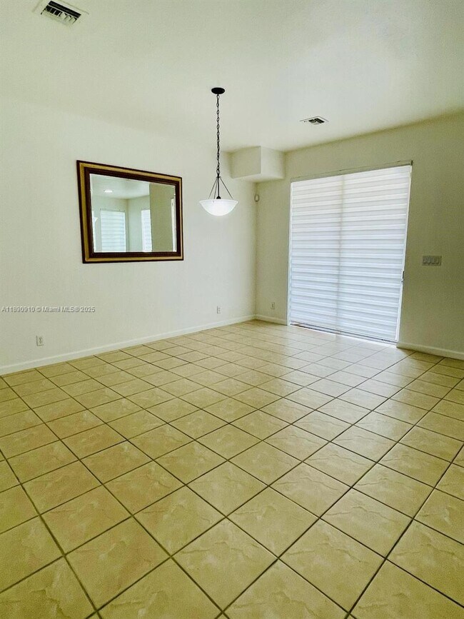 Building Photo - 5347 SW 40th Ave