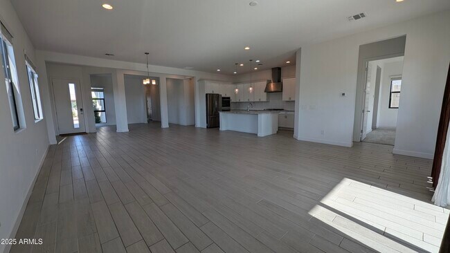Building Photo - 9414 S 7th Pl