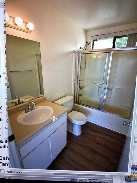 Bath 1 ensuite - 3165 Weldon Ave