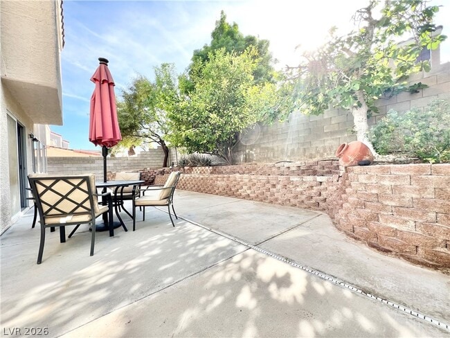 Building Photo - 1705 Encarta St