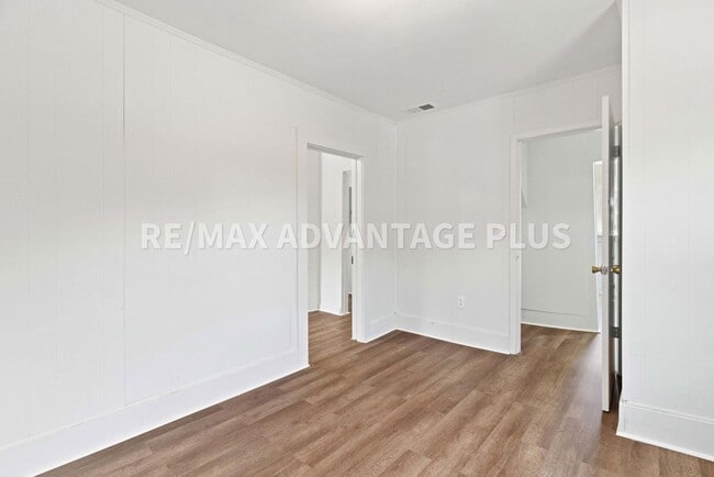 Building Photo - Apartment In Blackstone