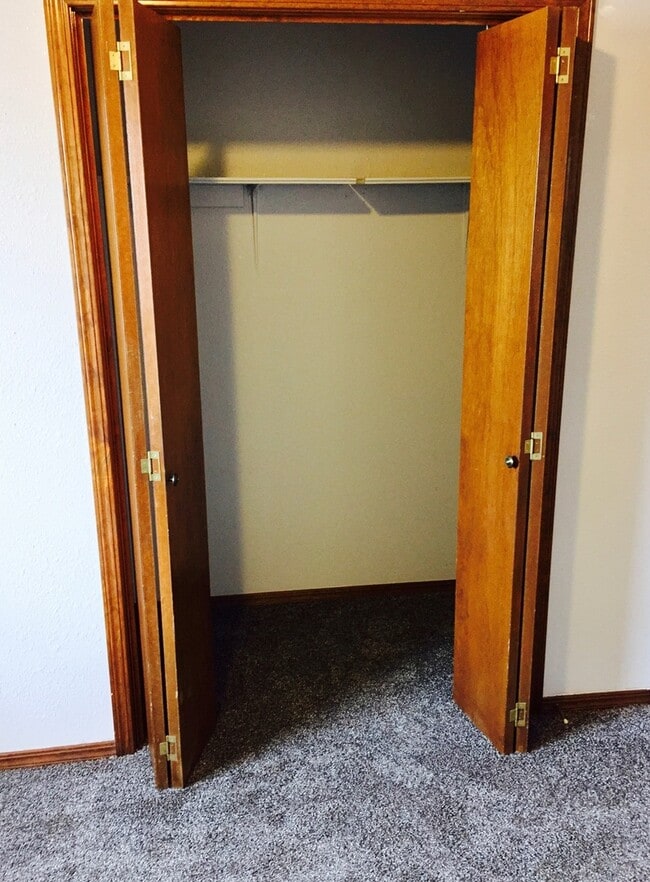 Building Photo - Charming 3BD 2BA Home in Yukon!!!