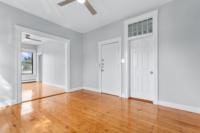 Building Photo - 106 L St