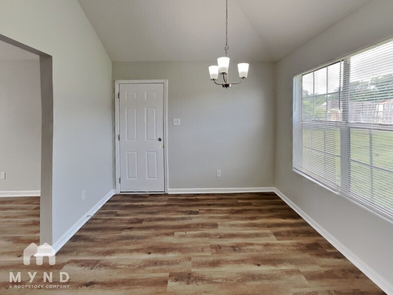 Building Photo - 4271 Wagon Trail Cove