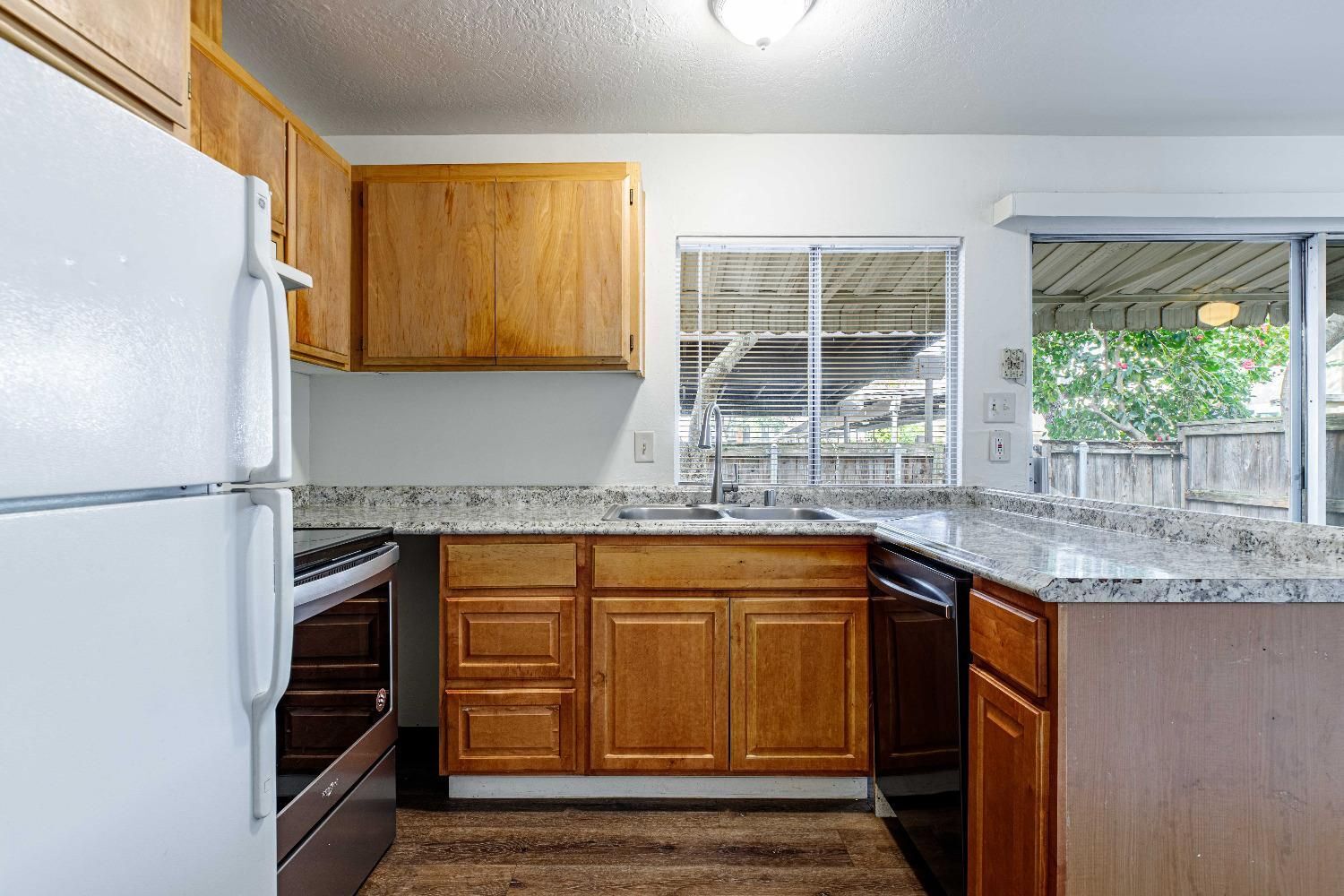 Building Photo - 8820 La Riviera Dr