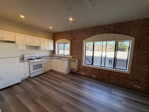 Building Photo - 772 S Boyle Ave