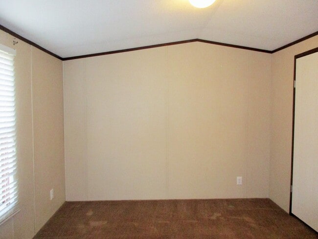 Building Photo - 3 bedroom 2 bath in Hydro, OK  73048