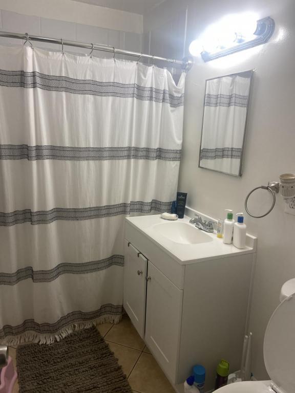 Building Photo - 917 Broadview St