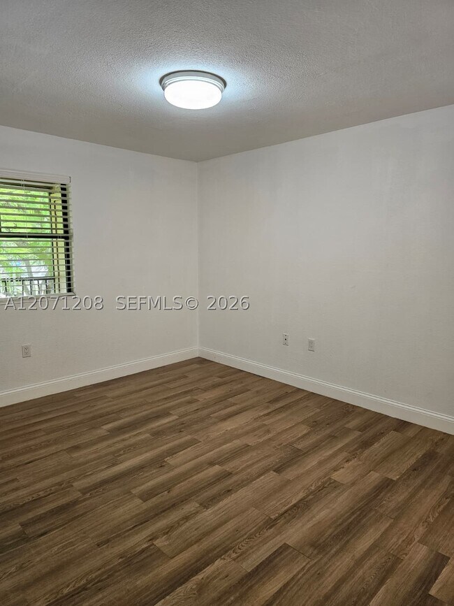 Building Photo - 10440 SW 156th Ct