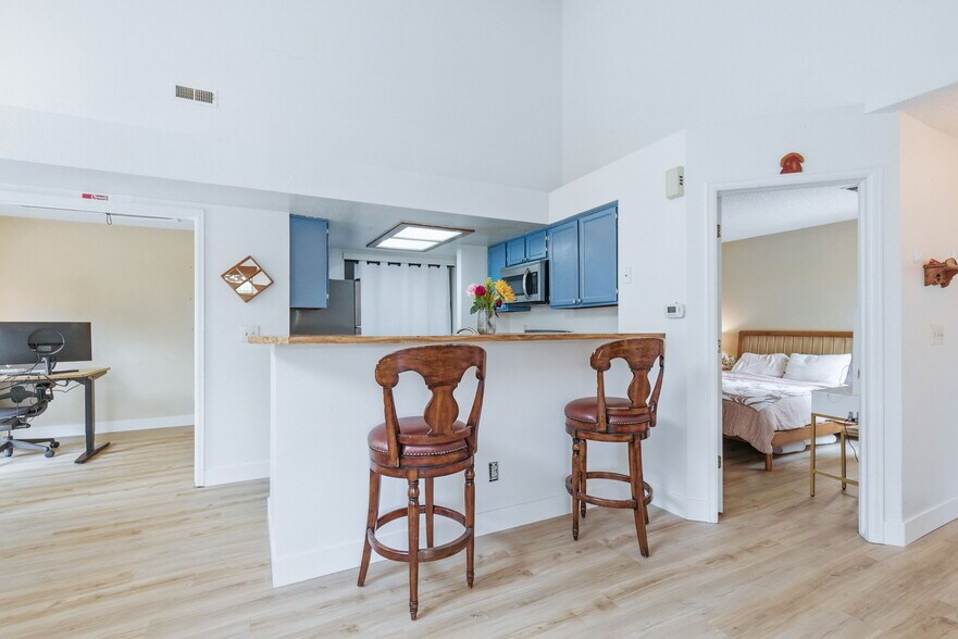 Building Photo - 6076 Gunbarrel Ave