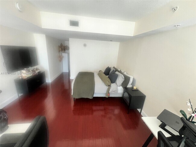 Building Photo - 41 SE 5th St