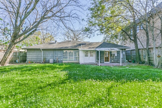 Building Photo - 4710 Wedgewood Dr