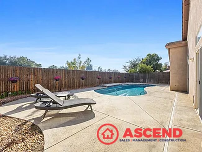 Building Photo - Beautiful 4 Bedroom Home In The Southwest!