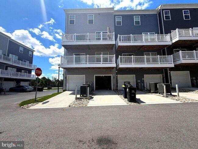 Building Photo - 10552 Neil Armstrong Way