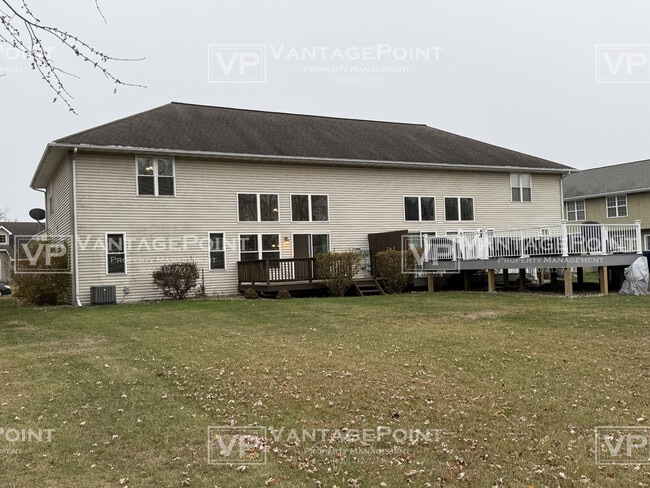 Building Photo - 2071 River Point Ct