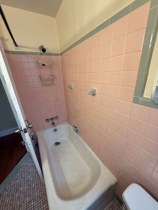 Building Photo - Super Convenient 3 bedroom in Olney