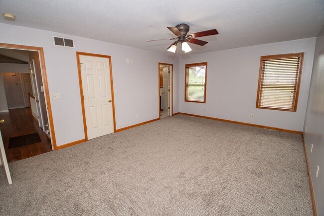 Building Photo - 4 Bedroom home in Granger, IN!