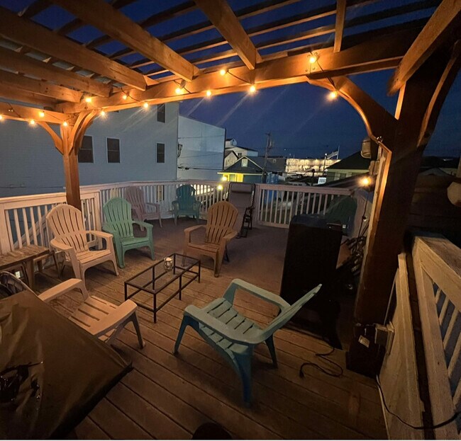 Upper deck - 8 Highland Ave