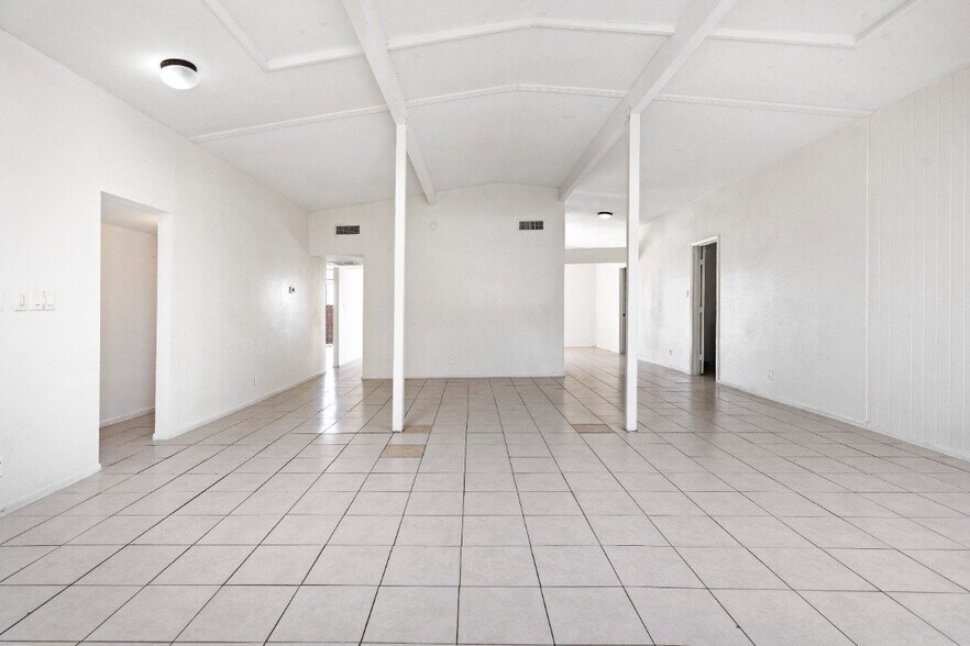 Building Photo - 221 Milinane Dr