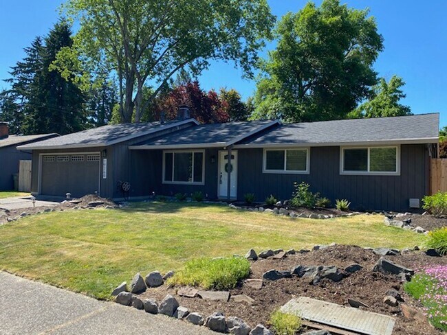 Building Photo - AVAILABLE FOR SHOWING ON 2/11