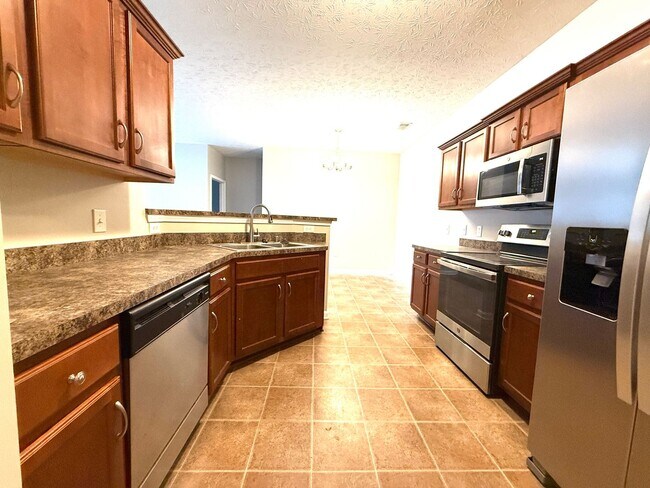 Building Photo - 9400 Clubview Dr